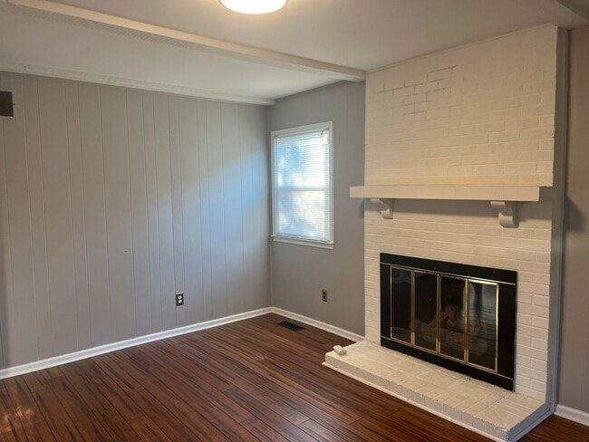 Building Photo - 5912 Pine Tree Ct