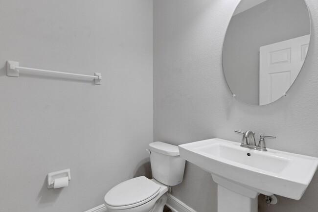 Building Photo - Beautiful Townhome for Rent