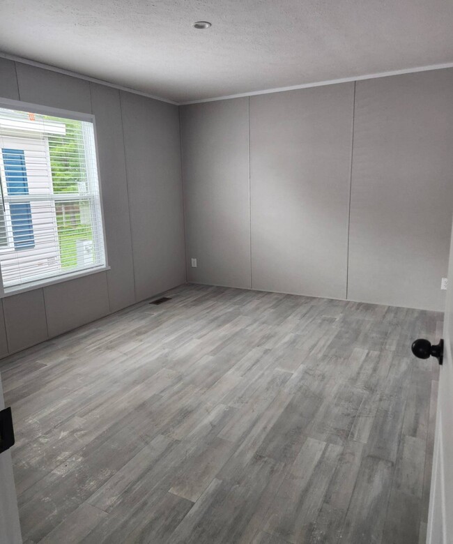 Building Photo - 37 Landrey Dr