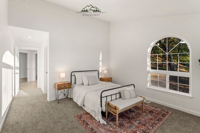 Building Photo - 4 bedroom 2.5 bathroom home with Panoramic views!
