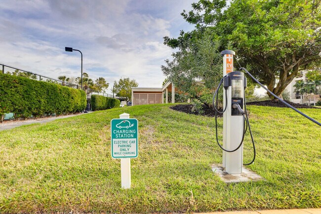 Building Photo - 1109 Gulf of Mexico Dr