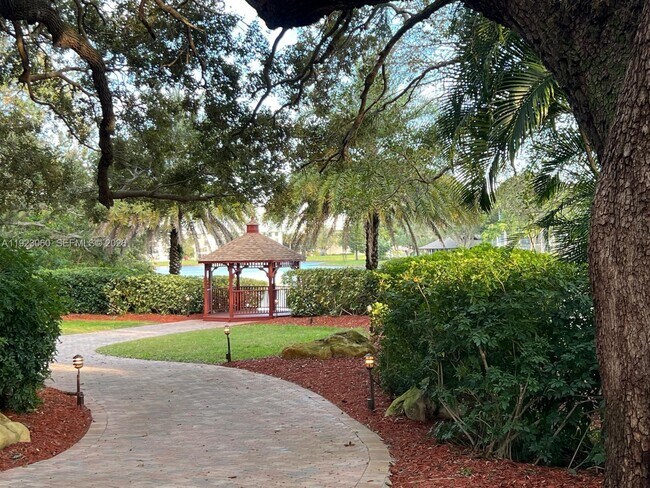 Building Photo - 9441 Evergreen Pl