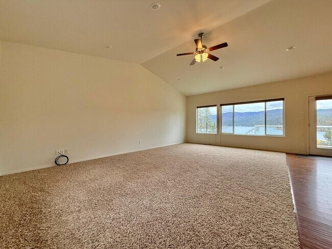 Building Photo - 6686 Washington 291B