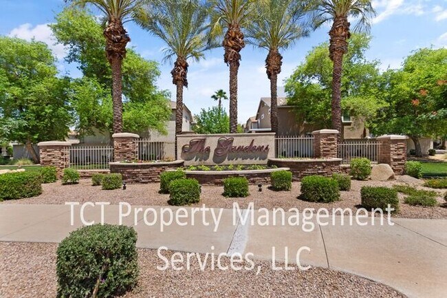Building Photo - Freshly Updated Townhouse in Gilbert!