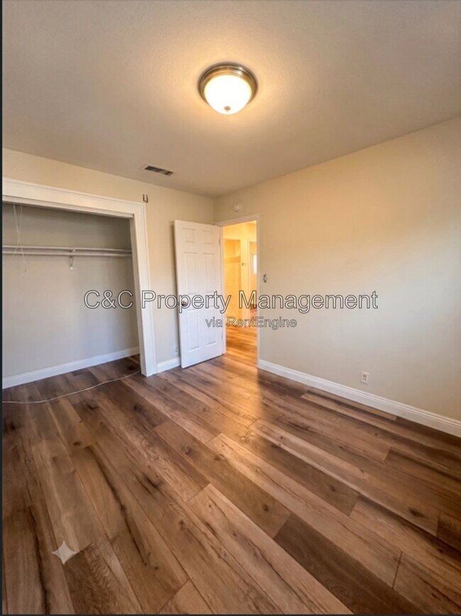 Building Photo - 15433 Ector St