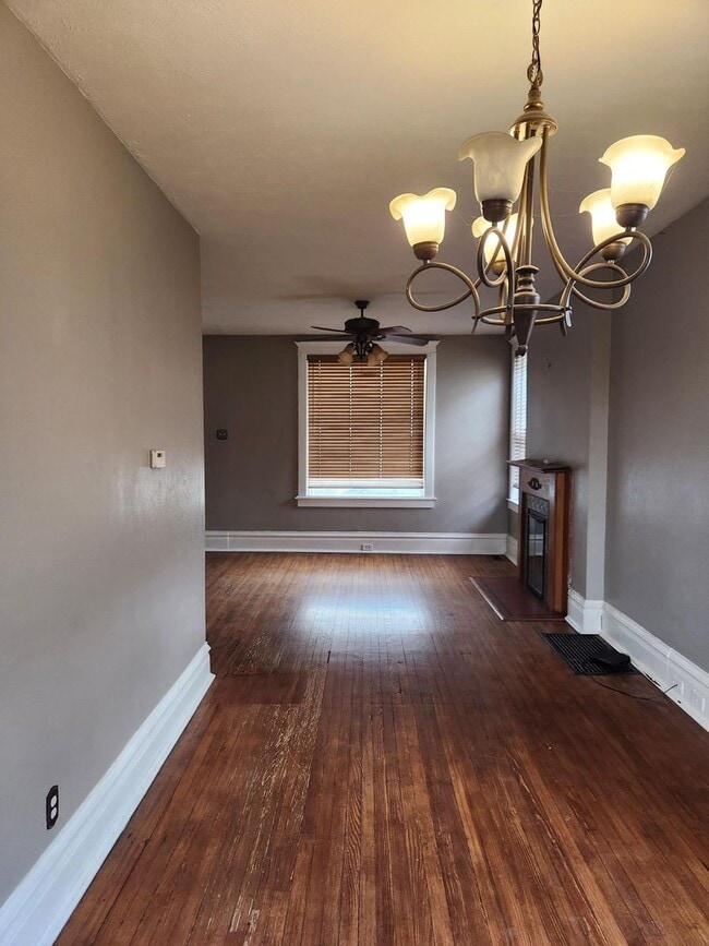 Building Photo - 2 bedroom with 1 bath