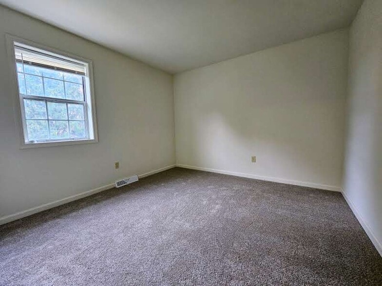 Building Photo - 256 Morgan Dr