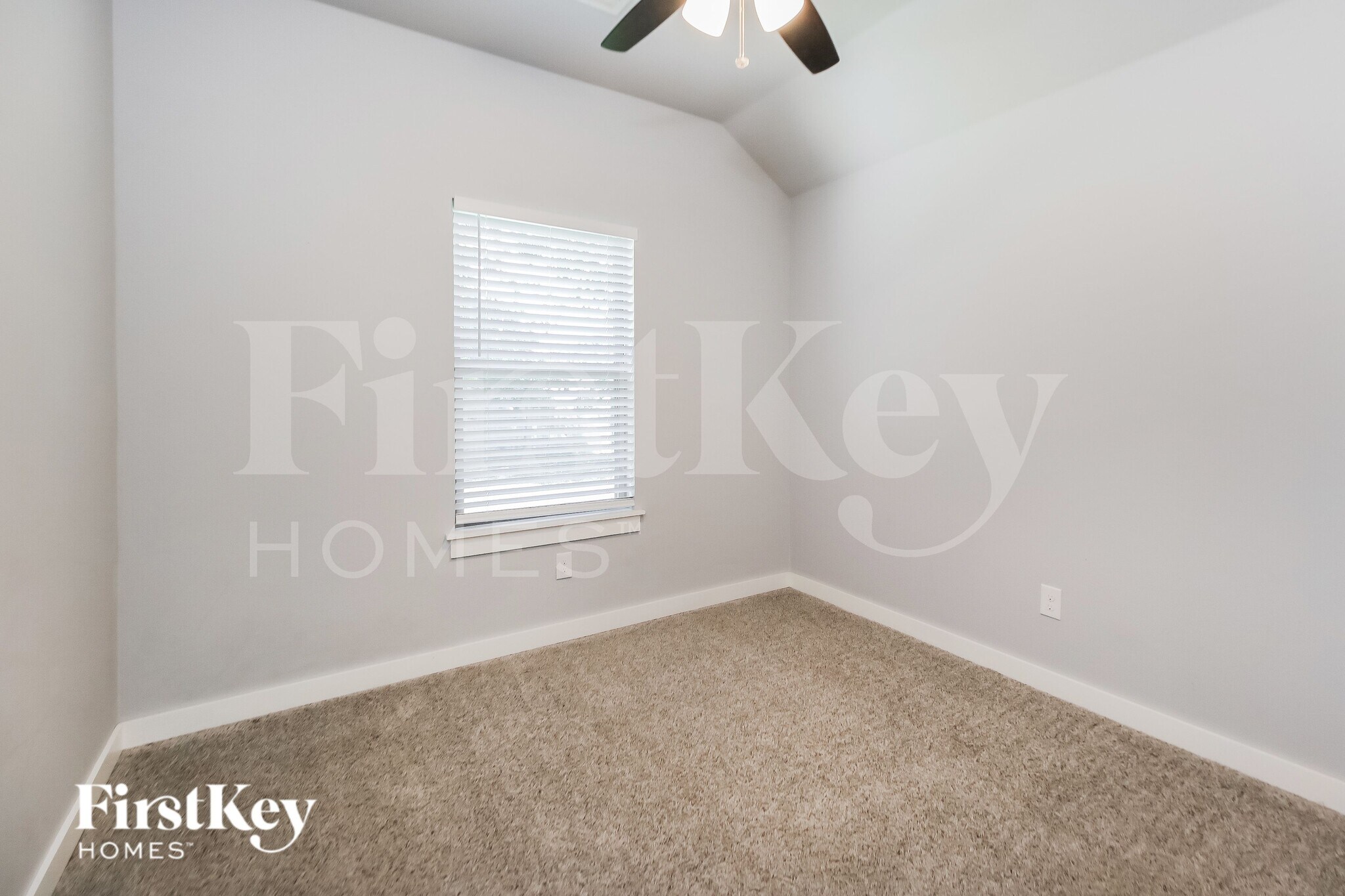 Building Photo - 1603 Village Dr
