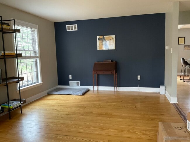 Building Photo - 1541 Woodhaven Dr