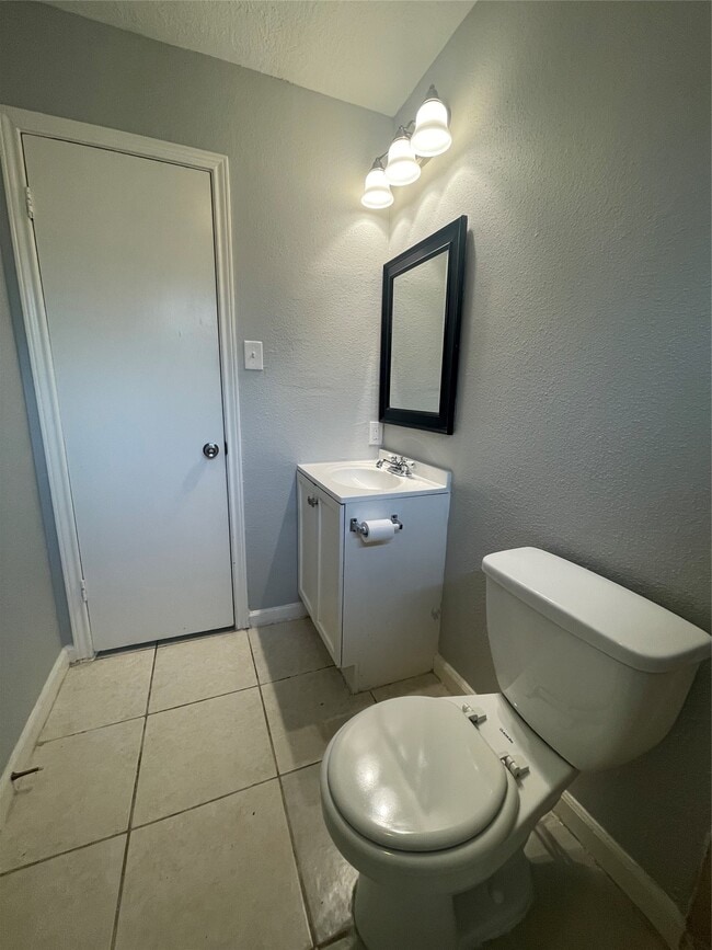 Building Photo - 7622 Bubbling Spring Ln