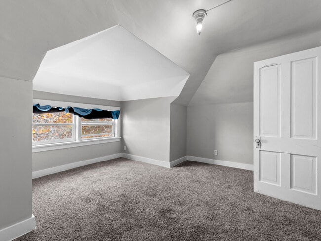 Building Photo - 106 N Mountain Rd