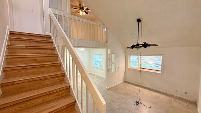 Building Photo - 9243 Green Meadows Way