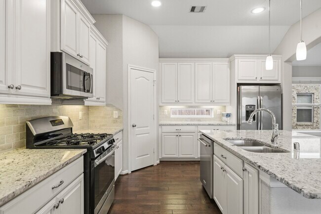 Building Photo - 217 Brookwood Park Ln