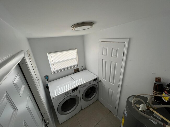 Building Photo - 5007 Eastwood Dr