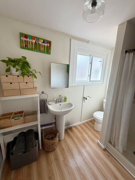 Building Photo - 137 Main St