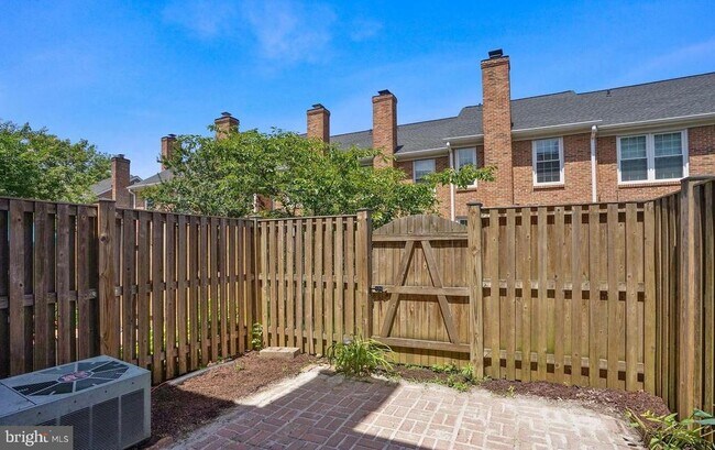 Building Photo - 2522 S Arlington Mill Dr