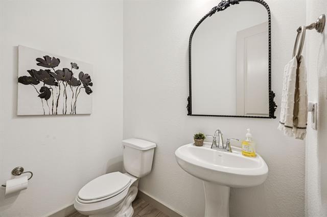 Building Photo - 1000 Redbrick Ln