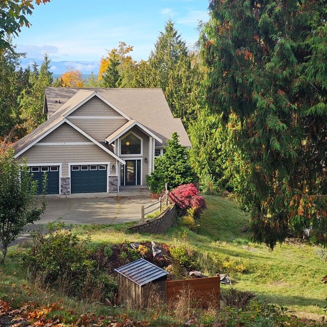 Building Photo - Bright and Stunning 2-Story Home with Dayl...