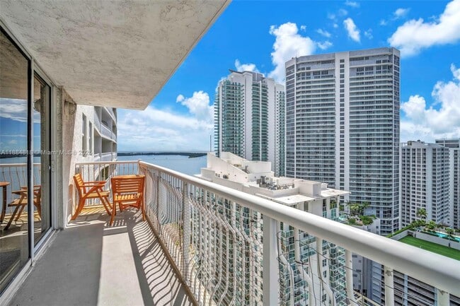 Building Photo - 1200 Brickell Bay Dr