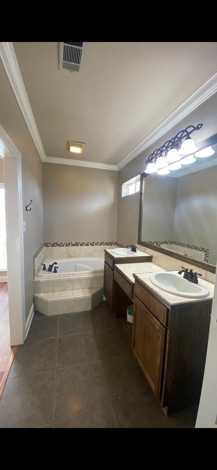 Building Photo - 212 Rivercrest Ave