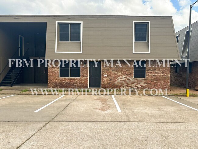 Building Photo - Willow Court Apartments, Unit 204 - 2 Bedroom, 1 Bathroom Apartment Home in Mexia, TX!