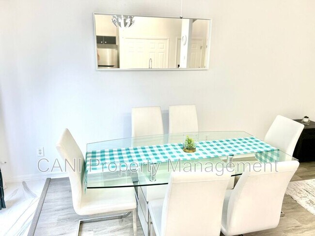 Building Photo - 1134 S Beach Cir