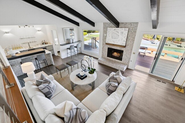 Building Photo - 6 Friars Ln