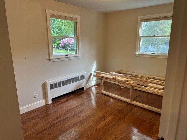 Building Photo - 16 Saran Ave