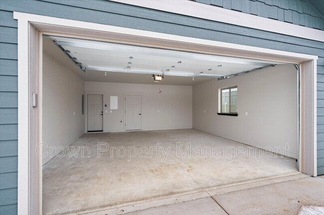 Building Photo - 4046 Snowberry Ave
