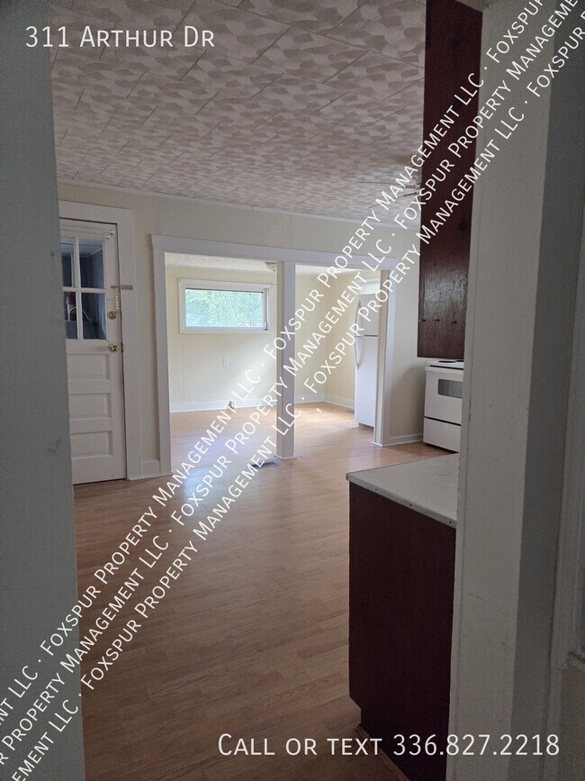 Building Photo - 311 Arthur Dr
