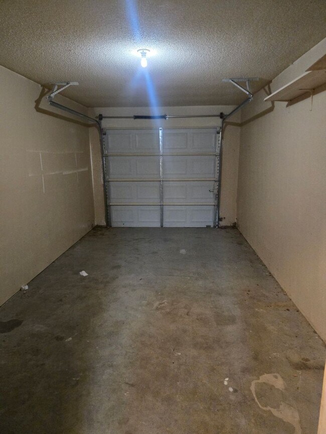 Building Photo - Affordable & Charming 2/1 Move in NOW!!!