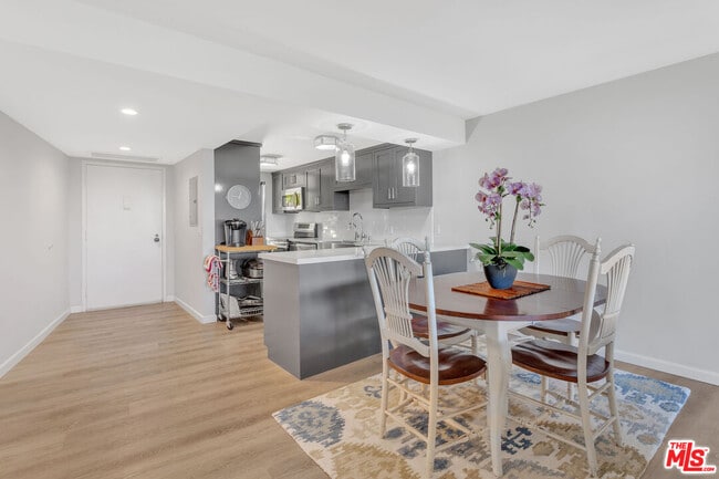 Building Photo - 4337 Marina City Dr