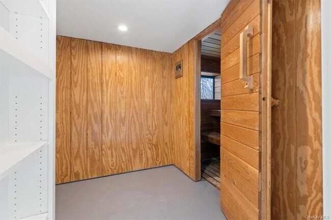 Building Photo - 294 Riverview Rd