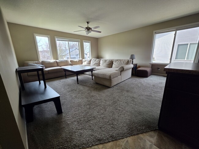 Building Photo - 3825 Marigold Dr