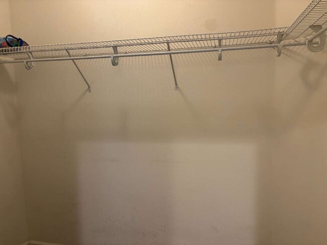 Building Photo - 2 Bedrooms / 2 Bathrooms Condo for Ren,  F...