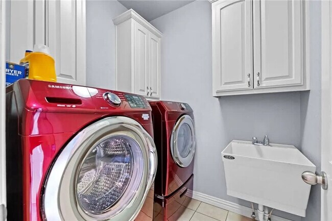 Building Photo - 38 Riviera Dr