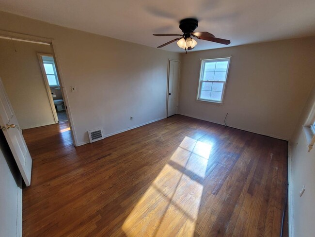 Building Photo - 267 E 250th St