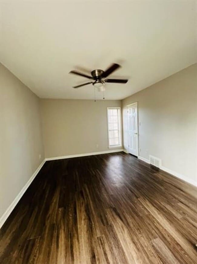 Building Photo - Stunning 5-Bedroom Home in Bartlett - Spacious, Elegant & Move-In Ready!