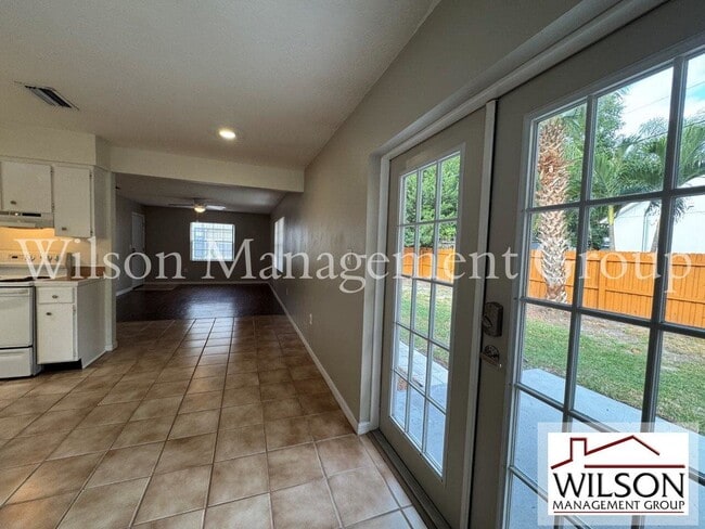 Building Photo - 623 Rugby St