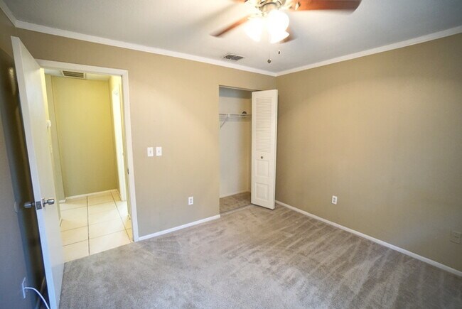 Building Photo - 3-Bed, 2-Bath, 1-Car Garage in the Carroll...