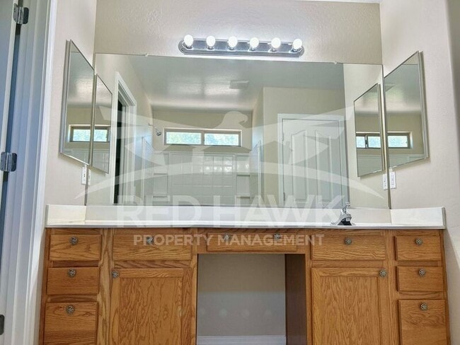 Building Photo - 1963 S Starling Dr