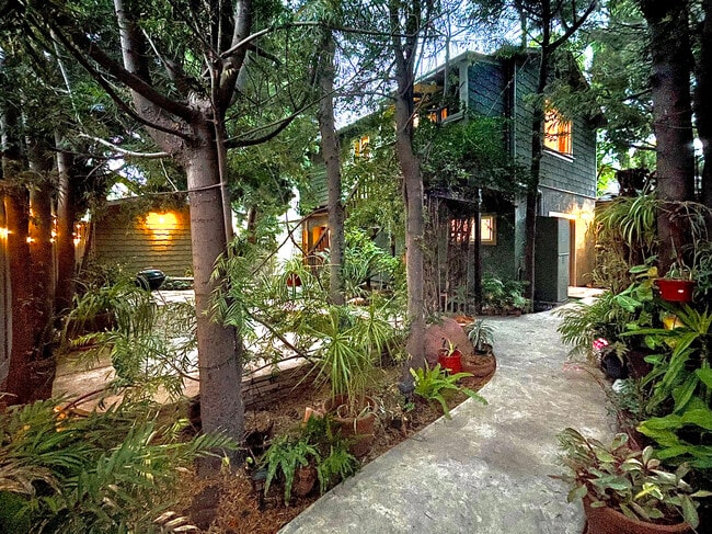 Two story guest house with yard - 3869 McLaughlin Ave