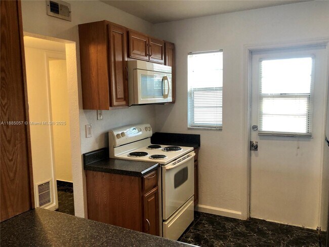 Building Photo - 8121 SW 24th Ct