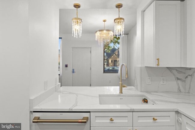 Building Photo - 1536 N Scott St