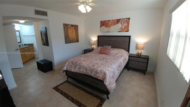 Building Photo - 10451 W Broward Blvd