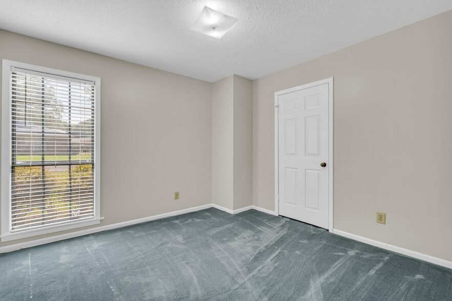 Building Photo - 2804 Plum Rd