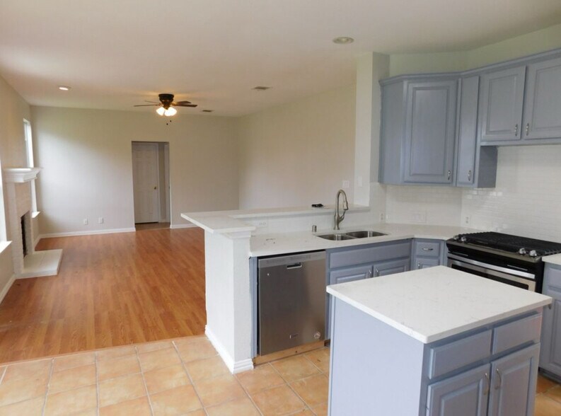 Building Photo - 703 Thrush Dr