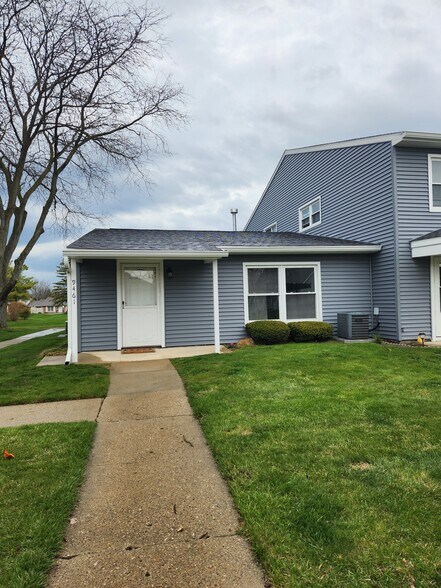 Primary Photo - 9461 Parkwood N