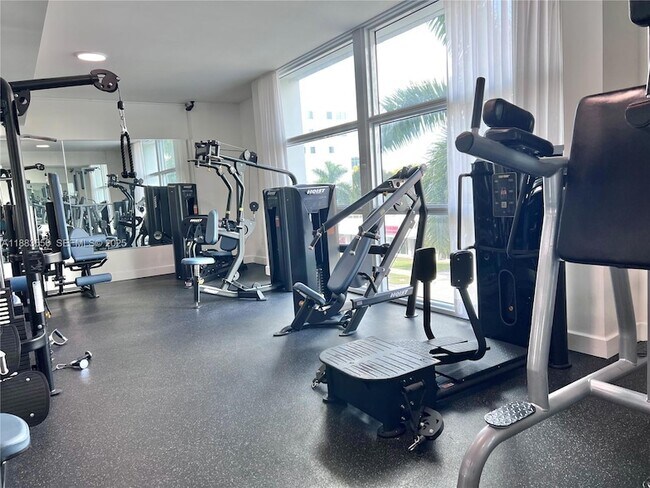 Building Photo - 350 NE 24th St