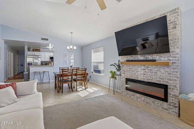 Building Photo - 14181 Tierra Halcon Dr